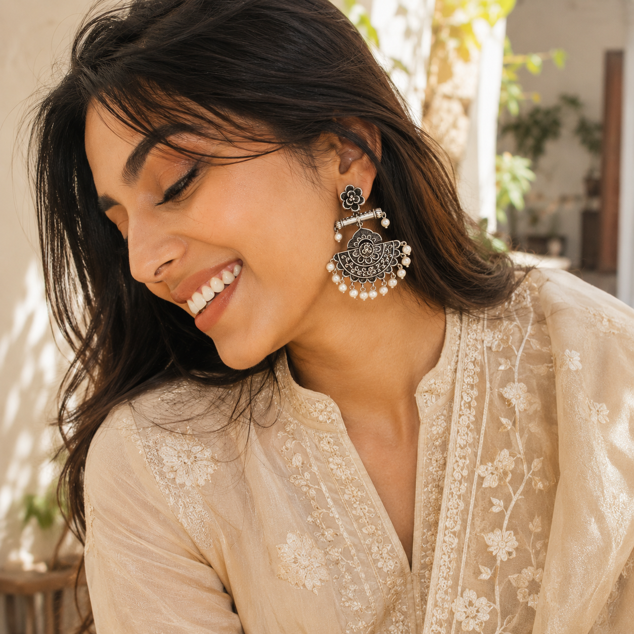 Gulrooh Pearl Chandbalis